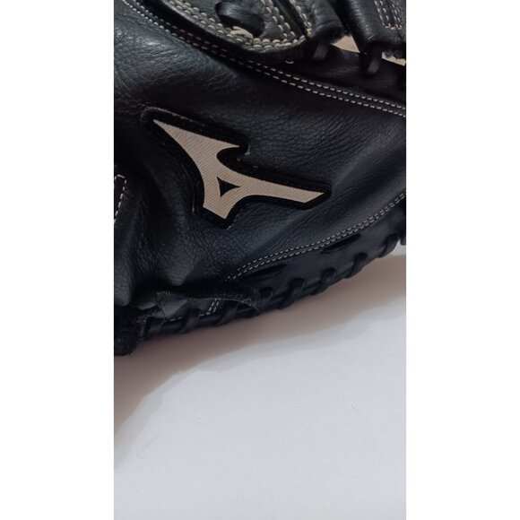 Mizuno GXS-102 Girls Fully Broken In 32.5" Softball Leather Black Fastball Glove - Picture 5 of 10